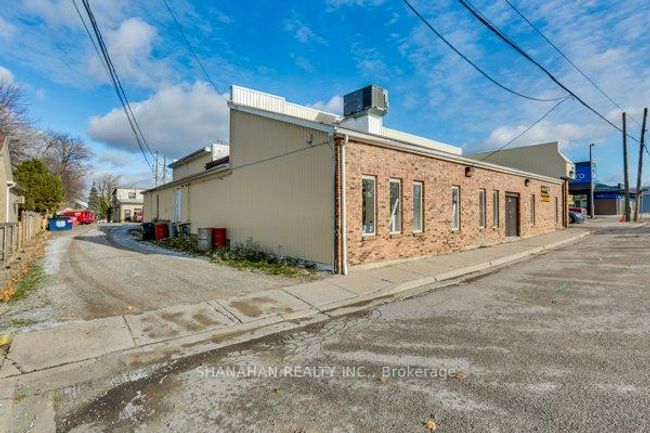 5271 Nauvoo Rd, Home with 0 bedrooms, 2 bathrooms and 10 parking in Warwick ON | Image 35