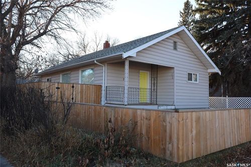203 5th Ave W, Assiniboia, SK, S0H | Card Image