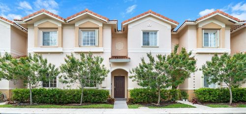 8888 N Isles Cir, Tamarac, FL, 33321-4454 | Card Image