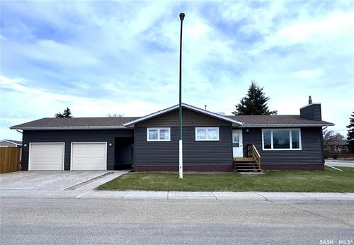 415 3rd Ave W, Biggar, SK, S0K0M0 | Card Image