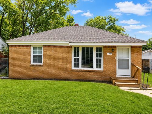 1921 N Madison Ave, Wichita, KS, 67214-1927 | Card Image