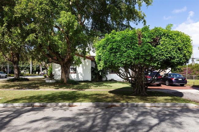 485 Ne 96 Th St, House other with 4 bedrooms, 3 bathrooms and null parking in Miami Shores FL | Image 6