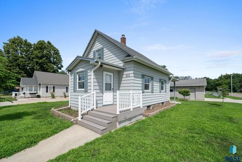 412 S 1st Ave, Brandon, SD, 57005-1264 | Card Image