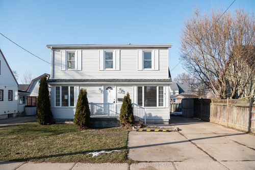 9 Fir Ave, St. Catharines, ON, L2P1B6 | Card Image