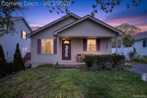 5098 Langdon Dr, Brighton, MI, 48114-8687 | Card Image