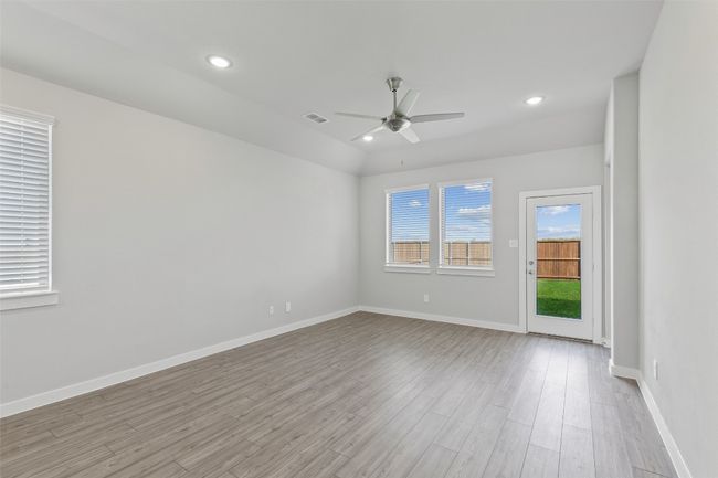 306 Bendecido Loop, House other with 4 bedrooms, 3 bathrooms and 2 parking in Elgin TX | Image 7