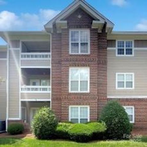 9810 Campus Walk Ln, Charlotte, NC, 28262-1907 | Card Image