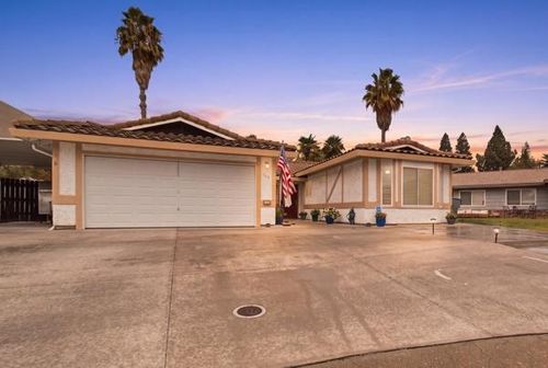 208 Ruth Ct, Folsom, CA, 95630-2724 | Card Image