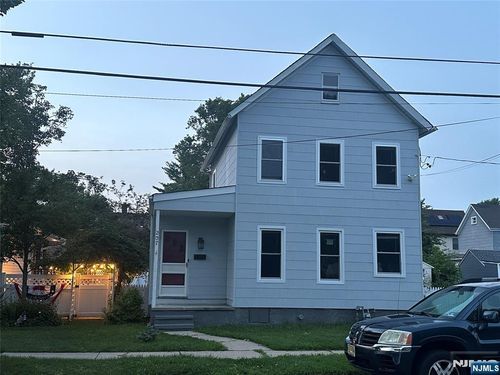 207 Grand St, New Milford, NJ, 07646-1613 | Card Image