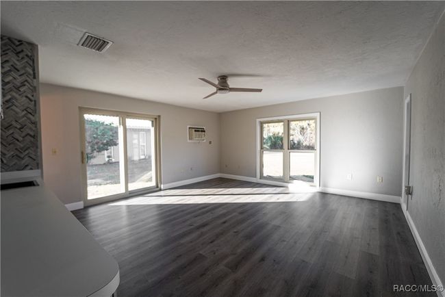 Guest Suite W kitchenette | Image 26