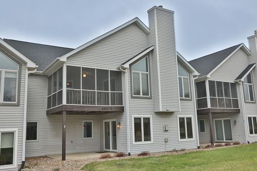 2-2212 Bos Landen Dr, Pella, IA, 50219-7867 | Card Image
