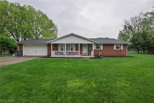 1346 Independence Cir Se, New Philadelphia, OH, 44663-9325 | Card Image