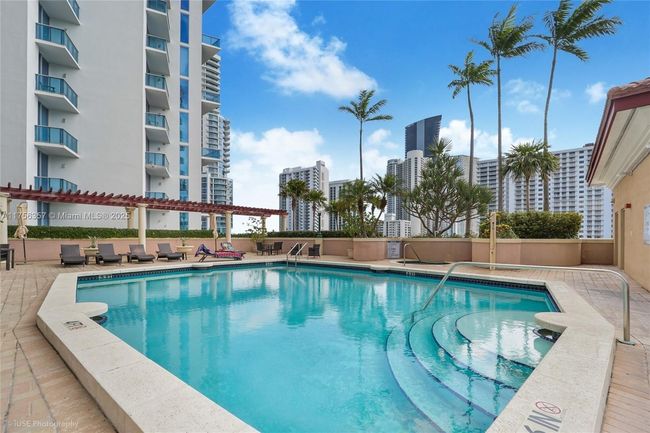APT-606 - 17555 Atlantic Blvd, Condo with 2 bedrooms, 2 bathrooms and null parking in Sunny Isles Beach FL | Image 23