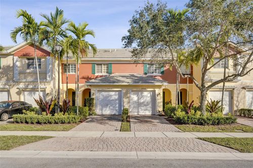 7717 Paddock Pl, Davie, FL, 33328-3830 | Card Image