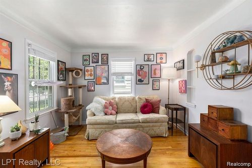 714 E 12 Mile Rd, Royal Oak, MI, 48073-4229 | Card Image