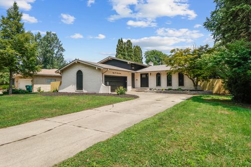 8147 Oakwood Ave, Munster, IN, 46321-1426 | Card Image