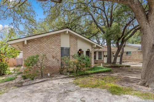3622 Pinebluff Dr, San Antonio, TX, 78230-2318 | Card Image