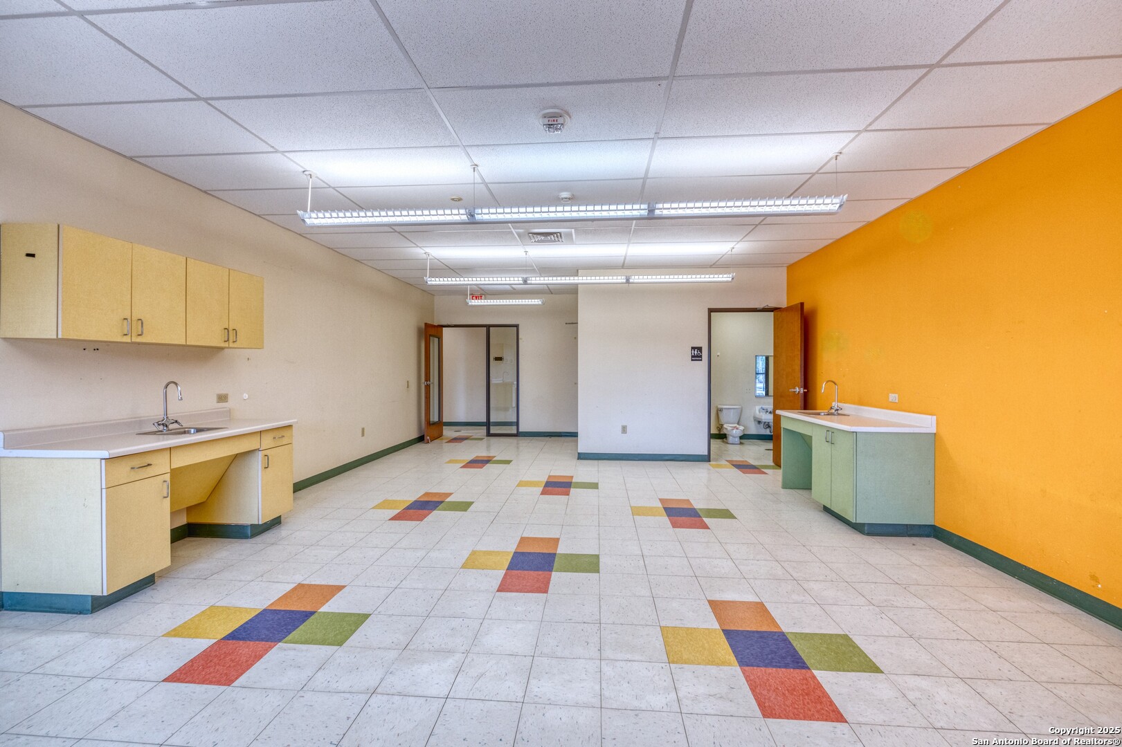 Commercial Sale in Crystal City 3
