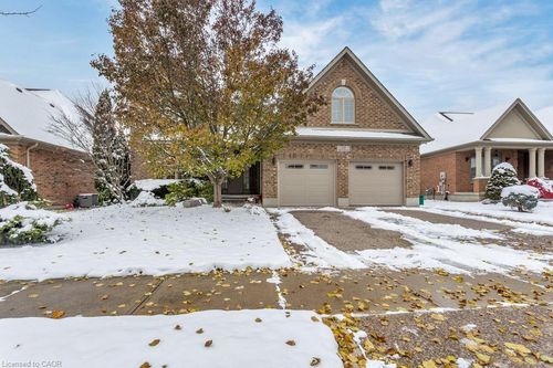211 Terrace Wood Cres, Kitchener, ON, N2P2T3 | Card Image
