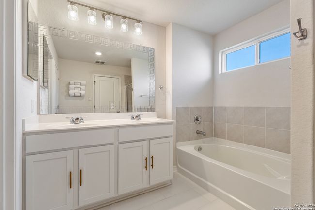 9623 Salers Spgs, House other with 4 bedrooms, 2 bathrooms and null parking in San Antonio TX | Image 9
