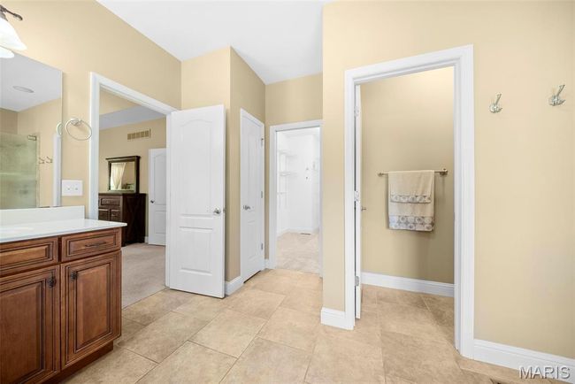 Toilet Closet & Walk-in closet | Image 24