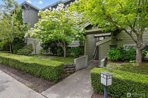 202-1931 23rd Pl Ne, Issaquah, WA, 98029-7807 | Card Image