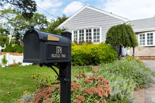 178 Melville Rd, Huntington Station, NY, 11746-7615 | Card Image
