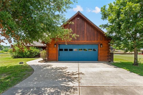42 Wildwood Lake Dr, Huntsville, TX, 77340-1413 | Card Image