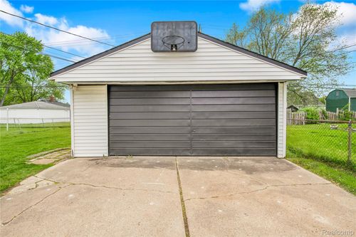 23225 Beverly St, Saint Clair Shores, MI, 48082-1114 | Card Image