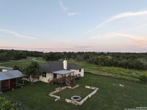275 Starview Rd, Fredericksburg, TX, 78624-6458 | Card Image