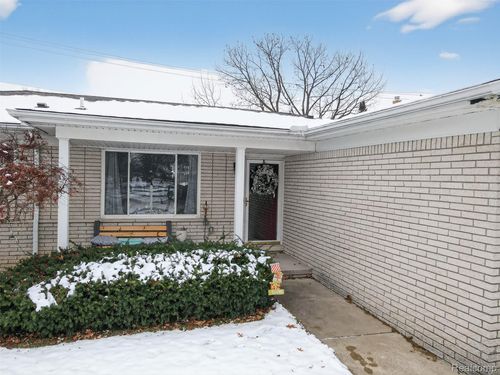 16224 Terra Bella St, Clinton Township, MI, 48038-4073 | Card Image