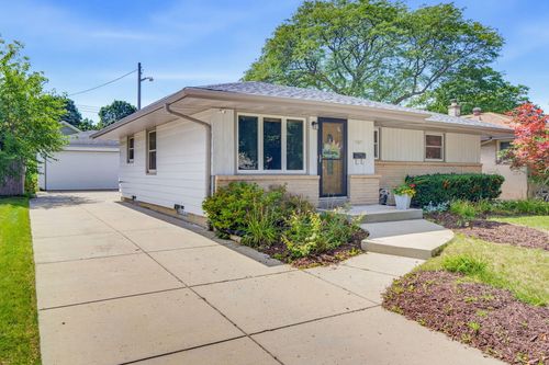7827 W Eden Pl, Milwaukee, WI, 53220-1003 | Card Image
