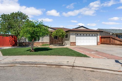 4272 W Cortland Ave, Fresno, CA, 93722-4648 | Card Image