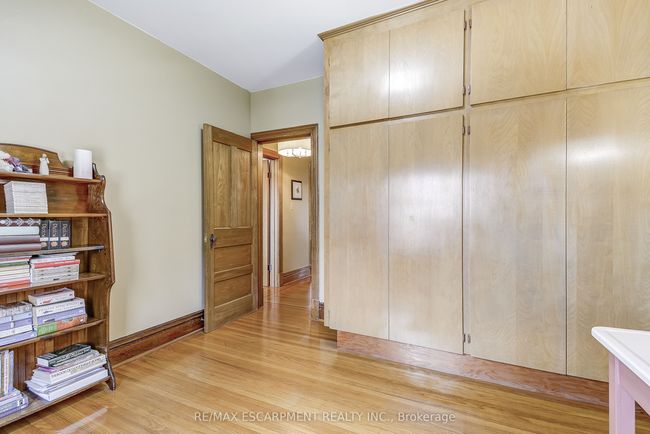 24 Ray St N, House other with 5 bedrooms, 3 bathrooms and 4 parking in Hamilton ON | Image 17