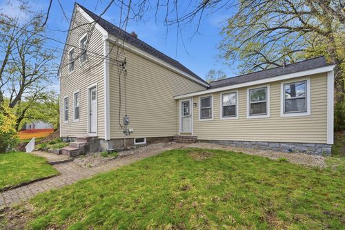 28 W Prescott St, Westford, MA, 01886-2352 | Card Image