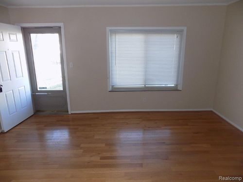 18740 Meier St, Roseville, MI, 48066-3059 | Card Image
