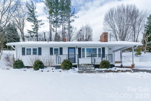 110 Shelton St, Waynesville, NC, 28786-5797 | Card Image