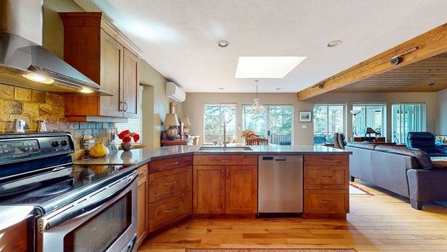 7301 Redrooffs Road, House other with 3 bedrooms, 2 bathrooms and 6 parking in Sechelt BC | Image 7