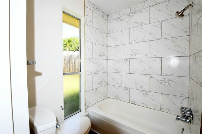 18811 Pine Trace Ct, House other with 3 bedrooms, 2 bathrooms and 2 parking in Humble TX | Image 37
