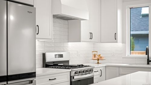 sl5-865 Grumman Pl, Comox, BC, V9M | Card Image