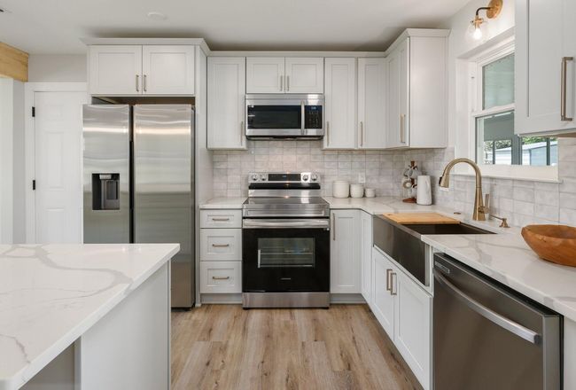 CUSTOM SHAKER CABINETS WITH SOFT CLOSE | Image 9