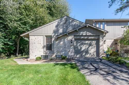 1821 Van Hill Ct, Rochester Hills, MI, 48309-3318 | Card Image