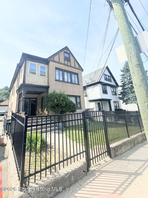 365 Victory Blvd, Staten Island, NY, 10301-3018 | Card Image