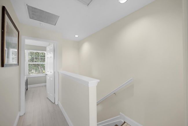Second level foyer | Image 25