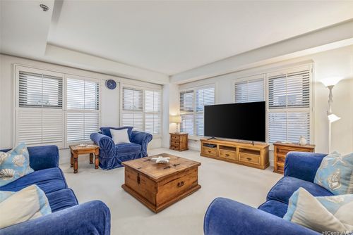 303-1080 S Beretania St, Honolulu, HI, 96814-1444 | Card Image