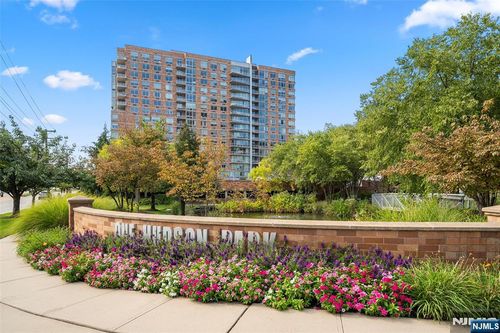 1706 Hudson Park, Edgewater, NJ, 07020-1574 | Card Image