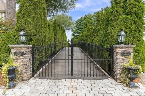 257 High St, Winchester, MA, 01890-3247 | Card Image