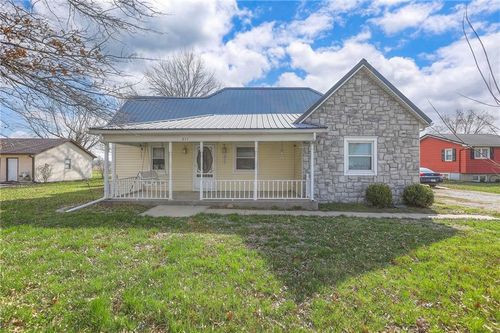 311 Floyd Rd, Orrick, MO, 64077-9201 | Card Image