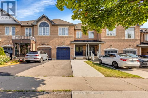 56 Pefferlaw Cir, Brampton, ON, L6Y0K1 | Card Image