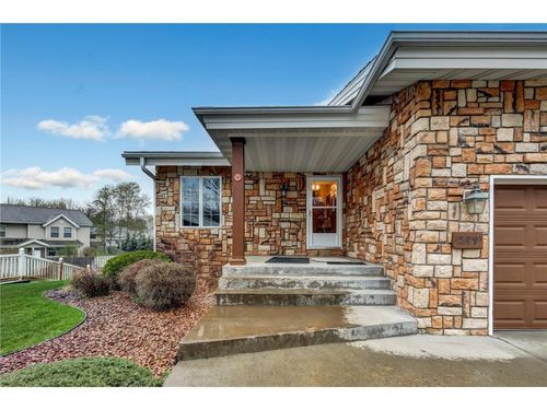 549 Brook Ln, Saint Cloud, MN, 56301-9611 | Card Image